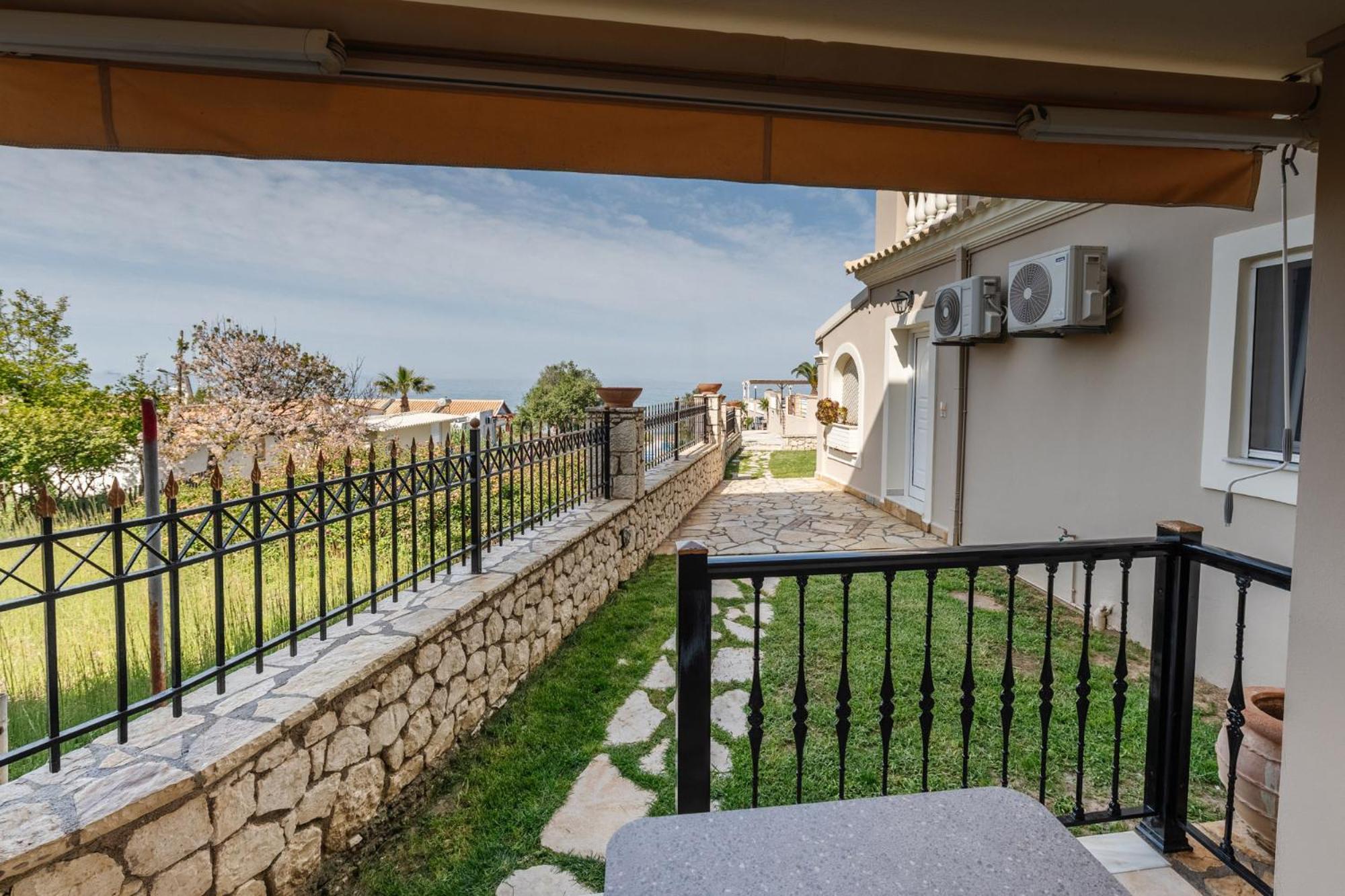 Sea Breeze Hotel & Apartments Agios Gordios  Exterior foto